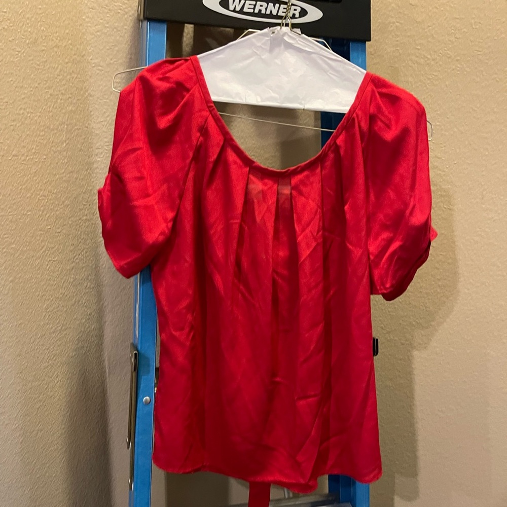 Adorable blouse.